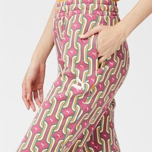 PUMA: Classics 70s Logo Sweatpants Pants (NWT)